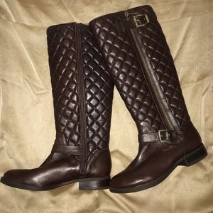 VINCE CAMUTO • Brown Boots